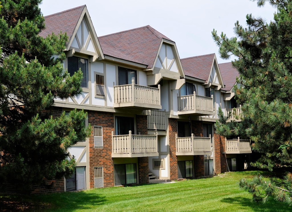 Rivers Edge Apartments | 504 Maplebrook Ln, Waterford Twp, MI 48327, USA | Phone: (844) 468-9559