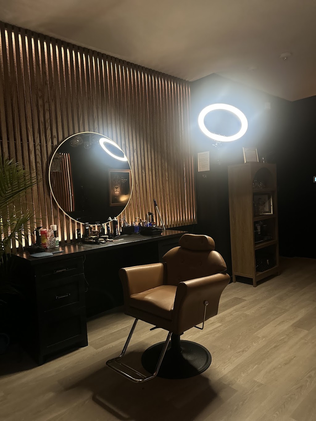 The Lions Den Mens Salon & Spa | 486 S Centro Cir Suite B, Shenandoah, TX 77385, USA | Phone: (832) 921-6378