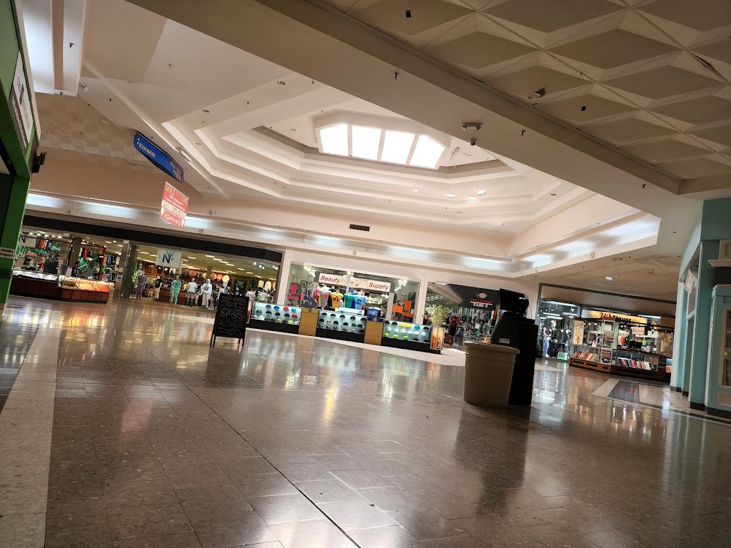 Washington Square Mall, Indianapolis, IN (41), Looking into…