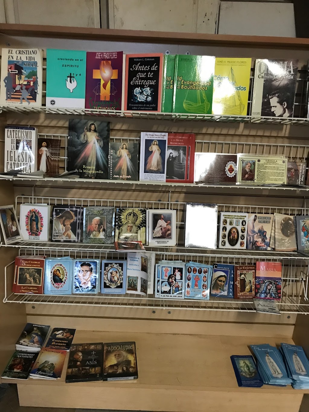 Libreria Catolica rayito de luz | 22690 Wild Geranium Ln, Moreno Valley, CA 92557, USA | Phone: (951) 425-0270
