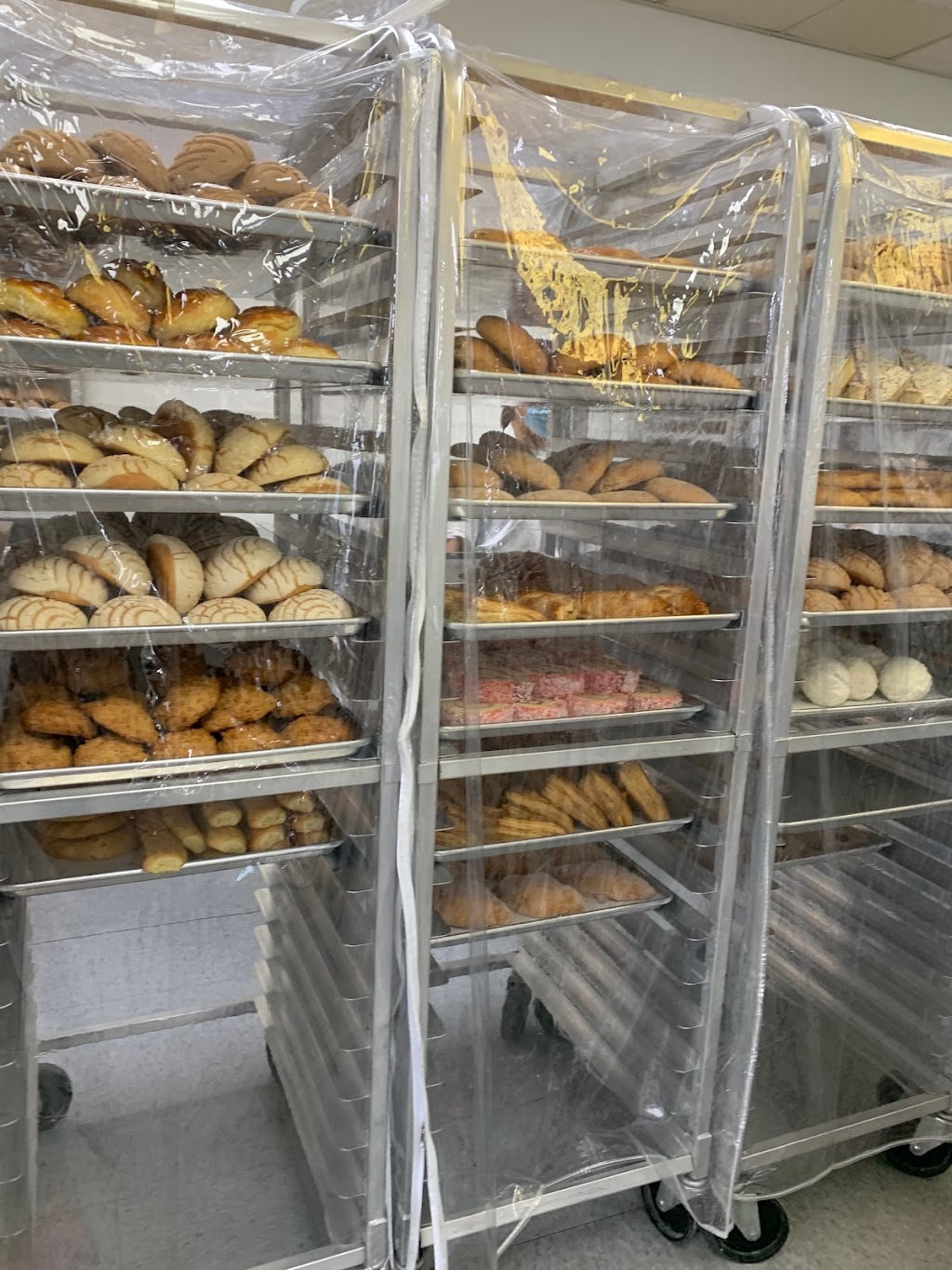 Panaderia La Pequeña | 888 W Lincoln Ave, Anaheim, CA 92805, USA | Phone: (714) 817-8254