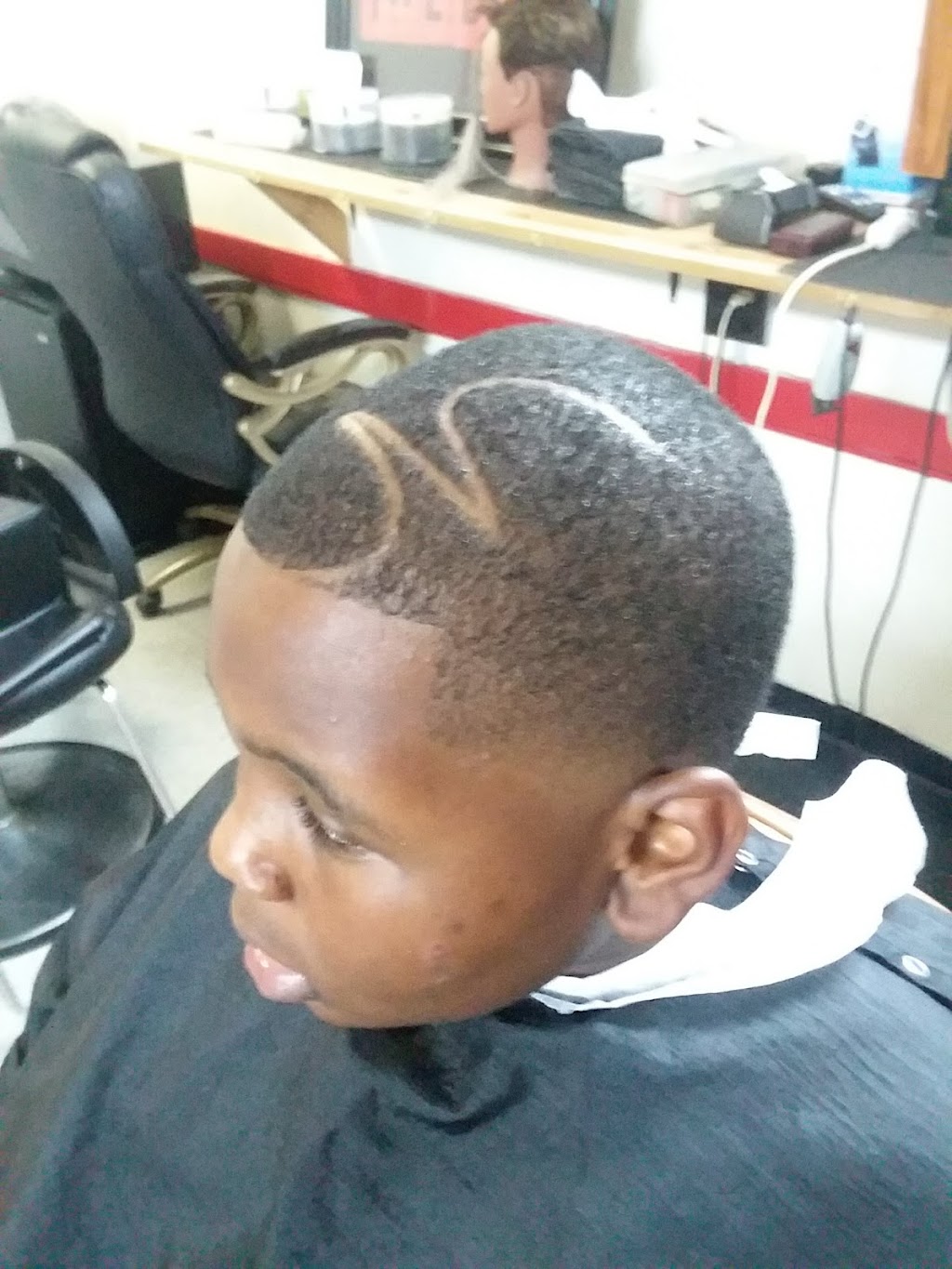 FABULOSOS BARBER SHOP | 2011 34th St NW, Winter Haven, FL 33881, USA | Phone: (407) 301-0744