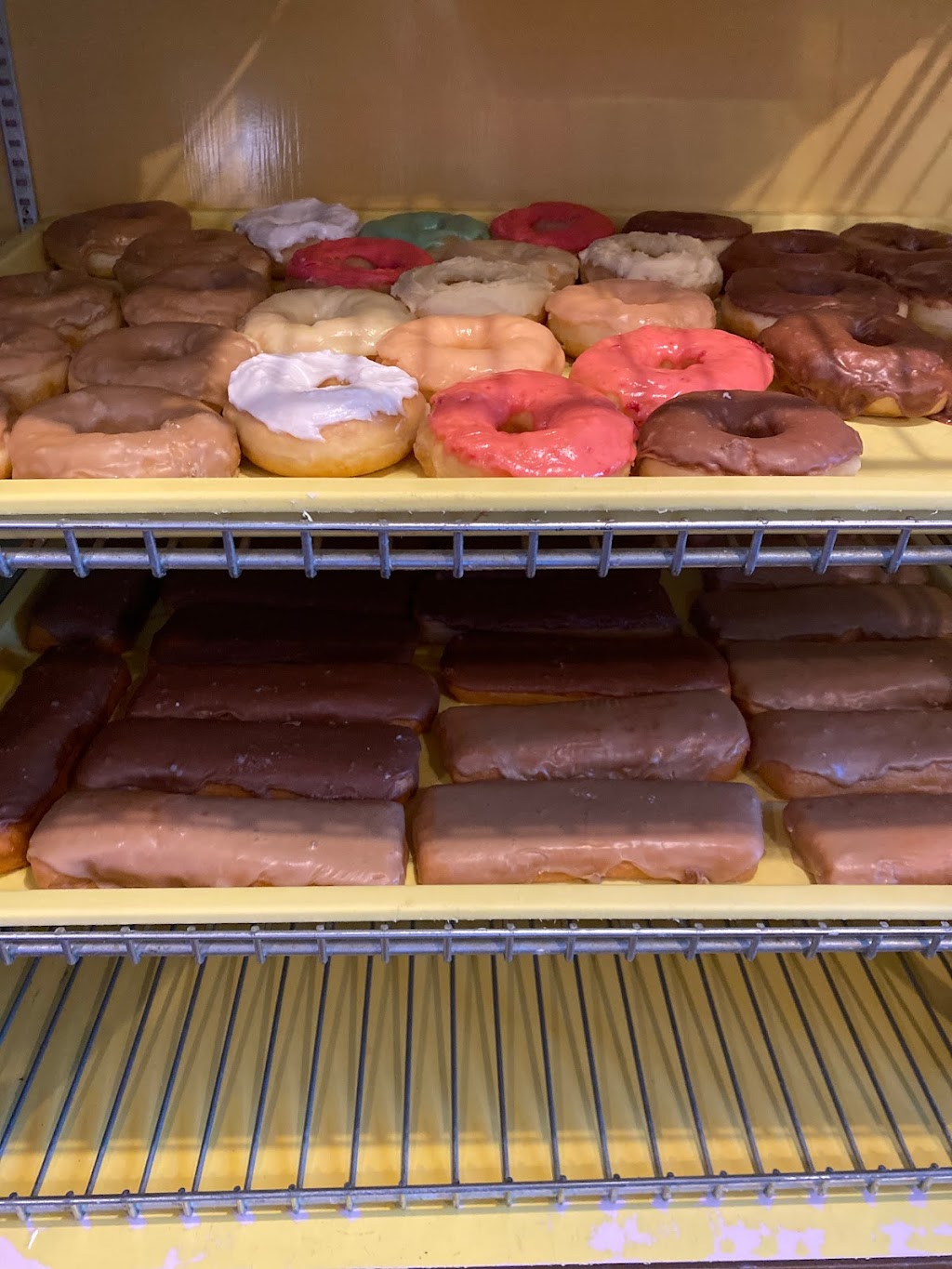 Pawhuska Daylight Donuts | 401 W Main St, Pawhuska, OK 74056, USA | Phone: (918) 287-3475