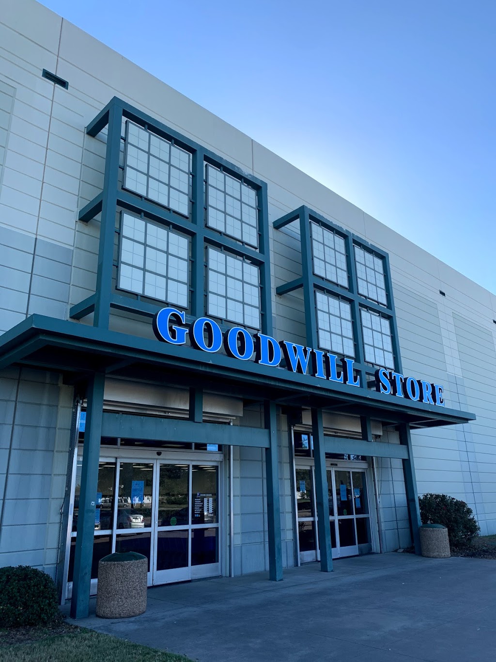 Goodwill Store | 3020 N Westmoreland Rd b, Dallas, TX 75212, USA | Phone: (214) 678-1071