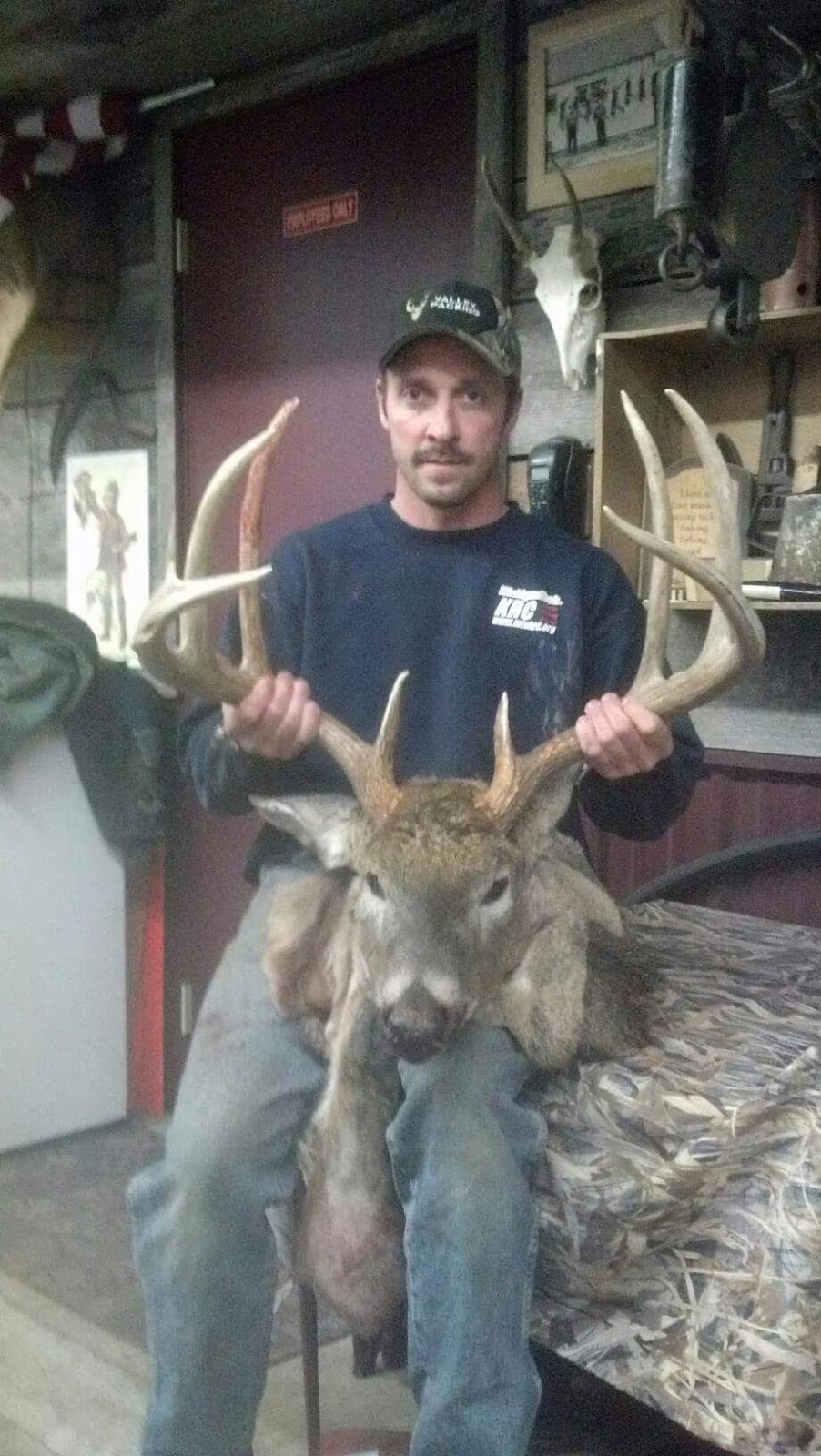 Diamond J Big Game Processing | 2995 317th Ave NE, Cambridge, MN 55008, USA | Phone: (612) 867-4609