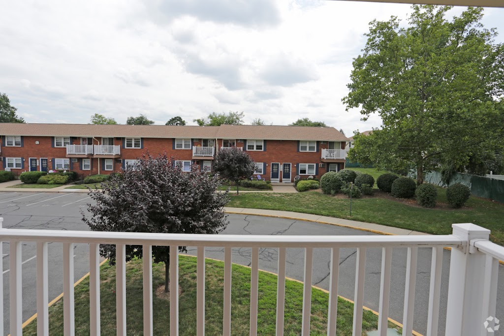 Creek Village Apartments | 160 Fallsington-Tullytown Rd, Levittown, PA 19054 | Phone: (215) 945-4064