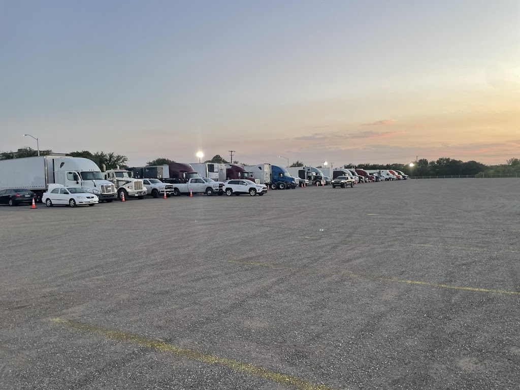 Longhorn Truck Parking | 4725 Esco Dr, Fort Worth, TX 76140, USA | Phone: (817) 689-4000