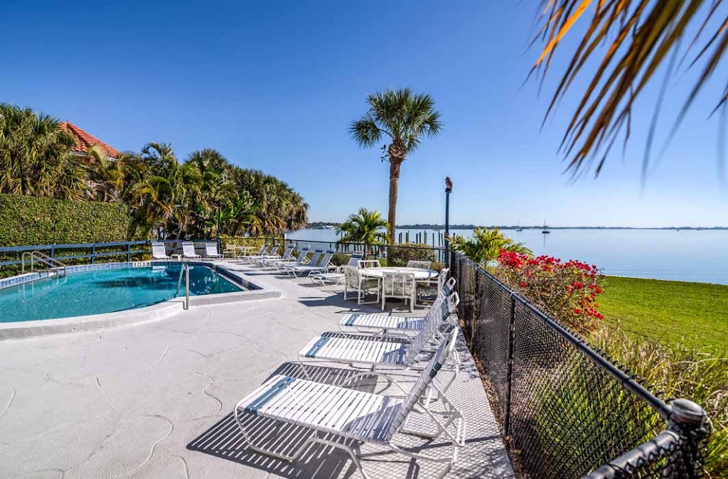 A Paradise Vacation Rentals | 5201 Gulf Dr, Holmes Beach, FL 34217, USA | Phone: (800) 237-2252