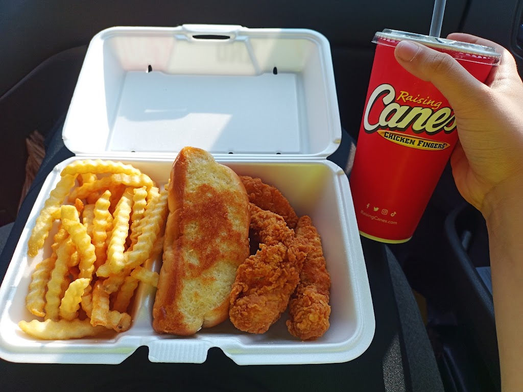 Raising Canes Chicken Fingers | 10490 Westport Rd, Louisville, KY 40241, USA | Phone: (502) 425-4040