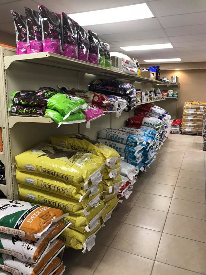 Beaus Feed and Pets | 201 Bayou Rd, St Bernard, LA 70085, USA | Phone: (504) 372-3537