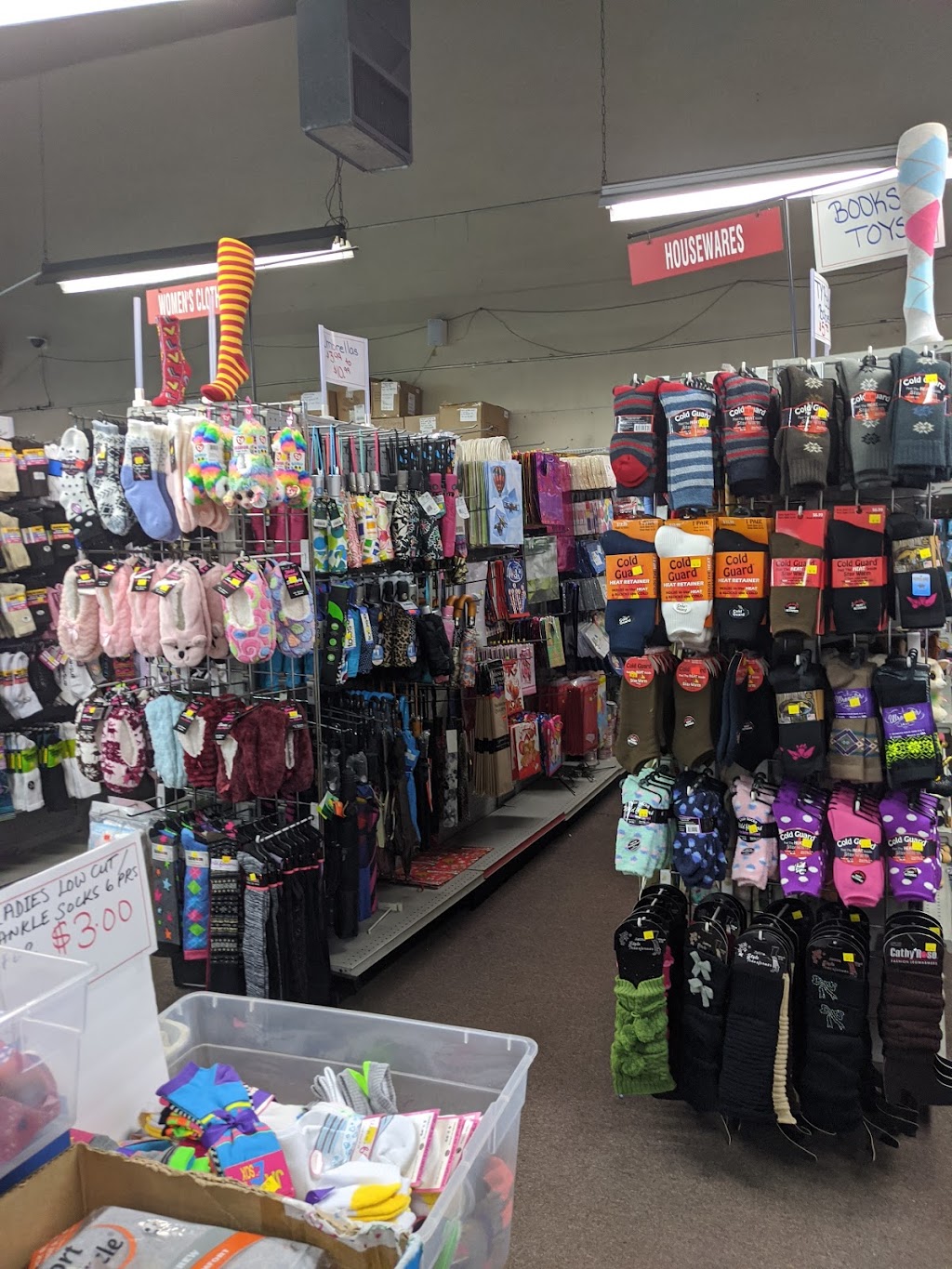 Sock Factory Outlet | 133 Railroad Ave, Garden City Park, NY 11040, USA | Phone: (516) 741-4132