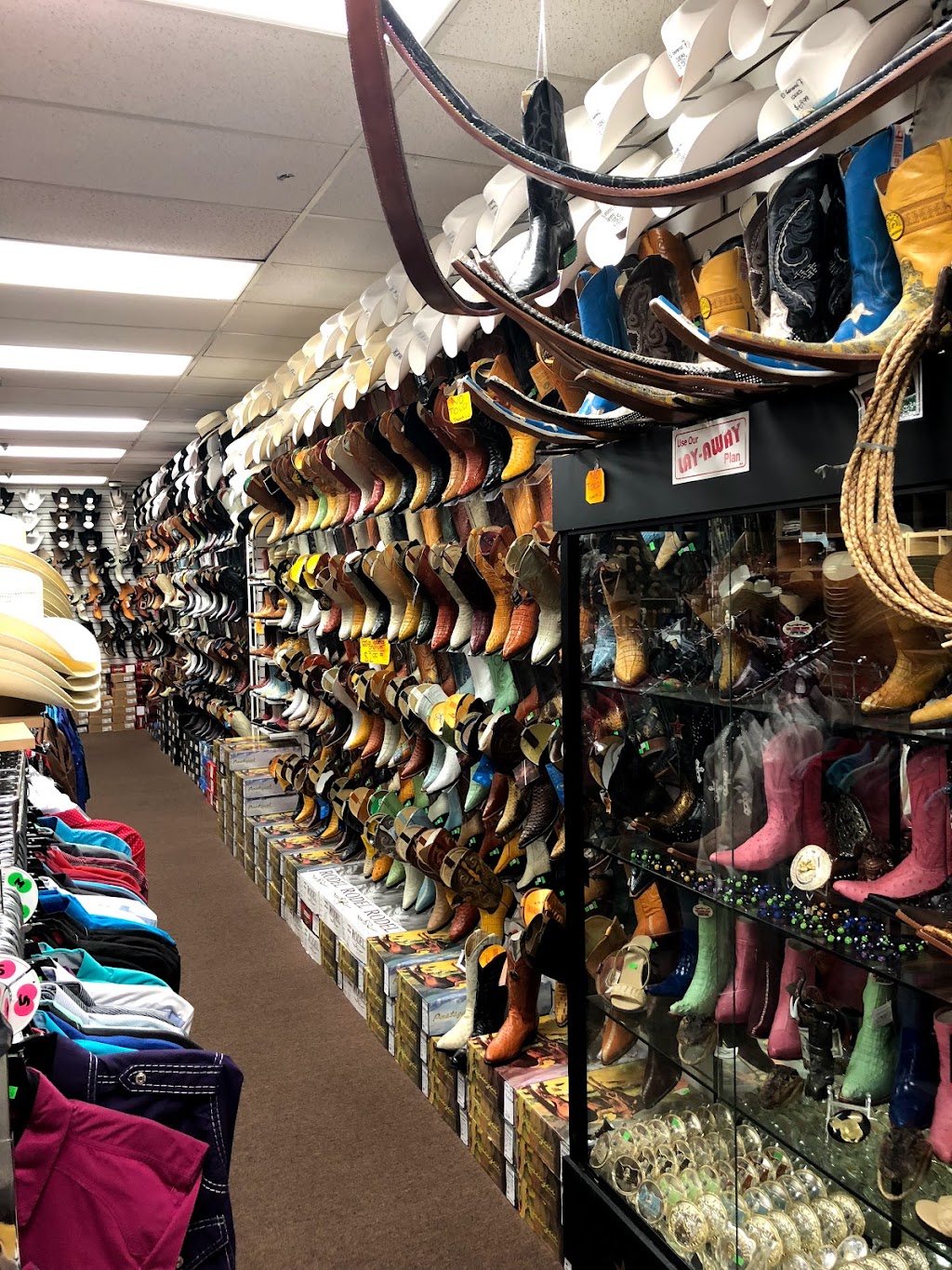 El Norteño Western Wear | 2211 Belvidere Rd, Waukegan, IL 60085, USA | Phone: (847) 782-7234