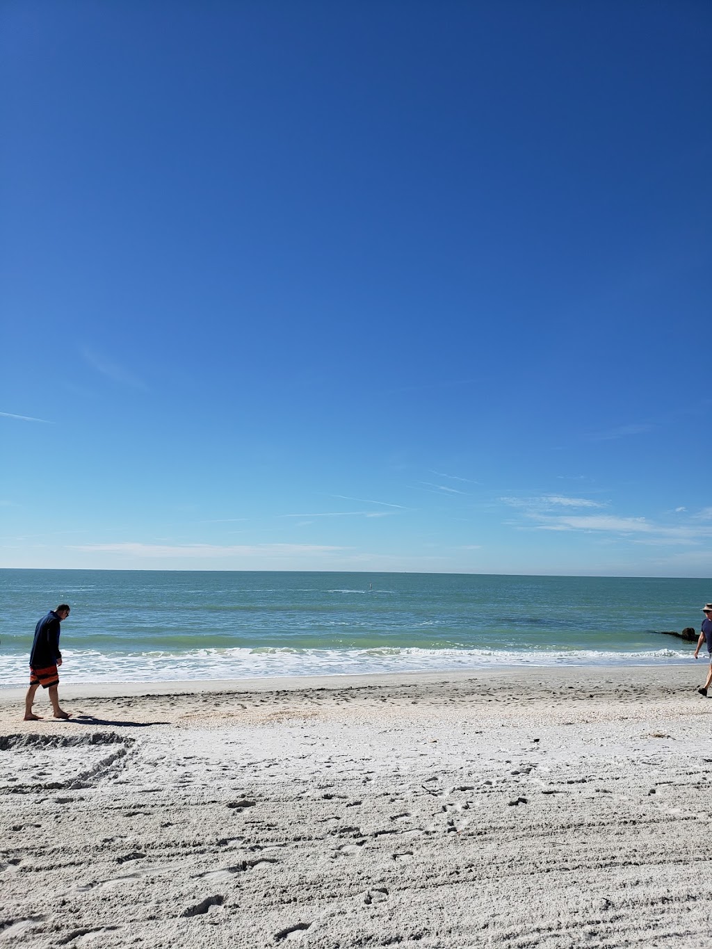 Limetree Beach Resort | 1050 Benjamin Franklin Dr, Sarasota, FL 34236, USA | Phone: (941) 388-2111