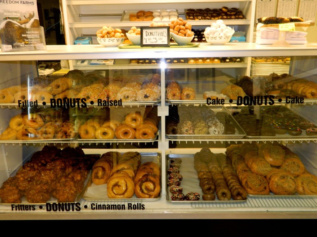 Freedom Farms Donut Shop | 796 Pittsburgh Rd, Butler, PA 16002, USA | Phone: (724) 586-5567