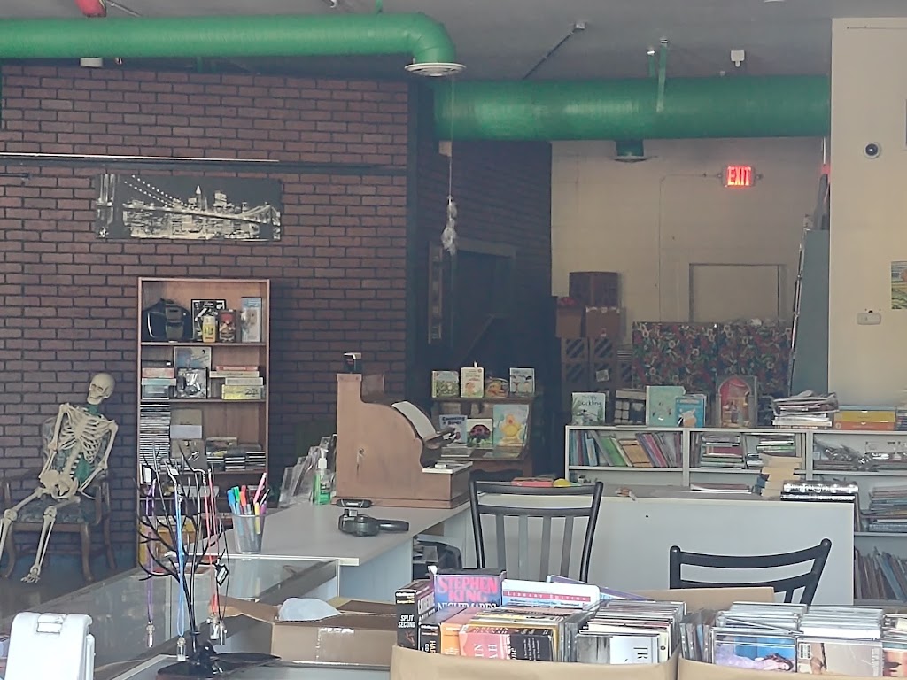 Books on the Ave | 35622 W Michigan Ave, Wayne, MI 48184 | Phone: (734) 331-0275