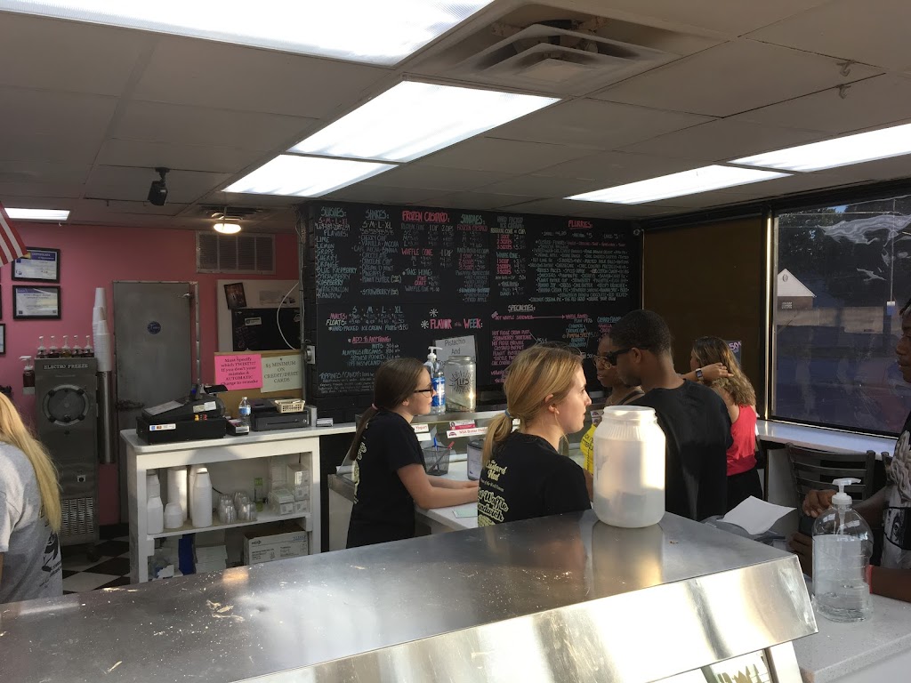 The Custard Hut | 25947 W Warren St, Dearborn Heights, MI 48127, USA | Phone: (313) 278-5577