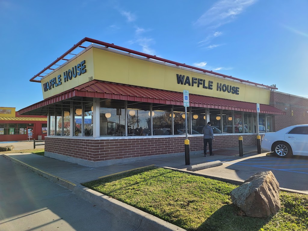 Waffle House | 1908 Oates Dr, Mesquite, TX 75150, USA | Phone: (972) 279-1682