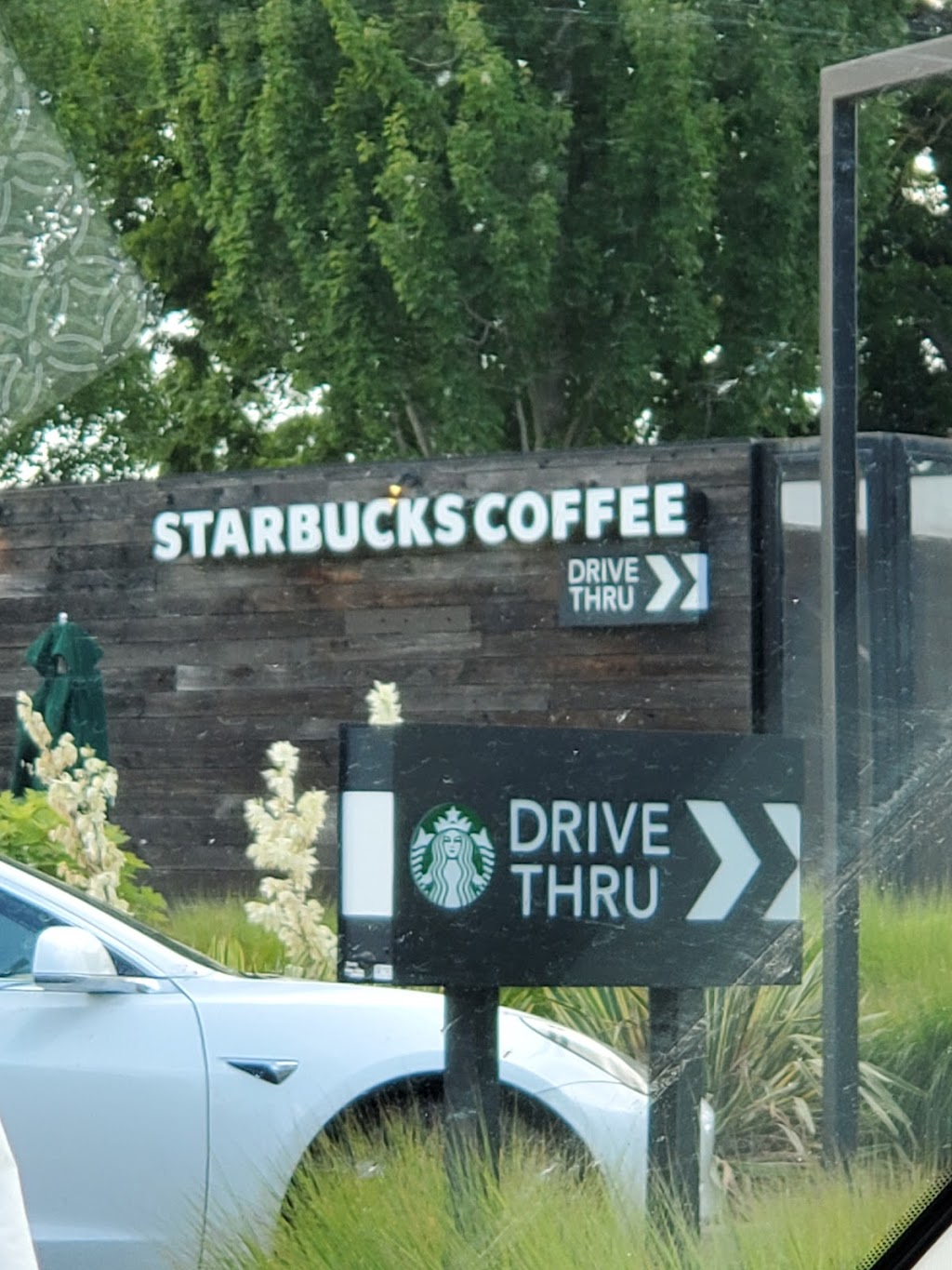 Starbucks | 1550 N Pacific Hwy, Woodburn, OR 97071 | Phone: (503) 982-2756