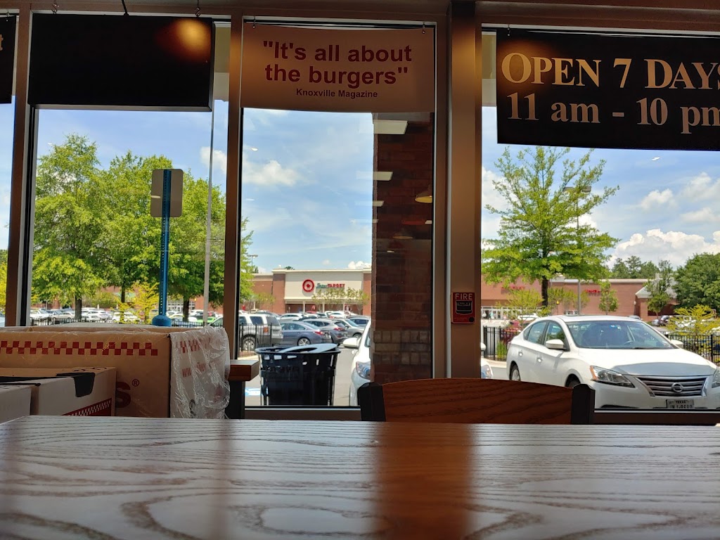 Five Guys | 1133 Woodstock Rd Suite 100, Roswell, GA 30075, USA | Phone: (770) 998-3834