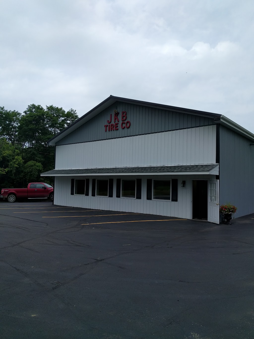 Jkb Tire Co. | 5650 Mellon Rd, Export, PA 15632, USA | Phone: (724) 325-1600