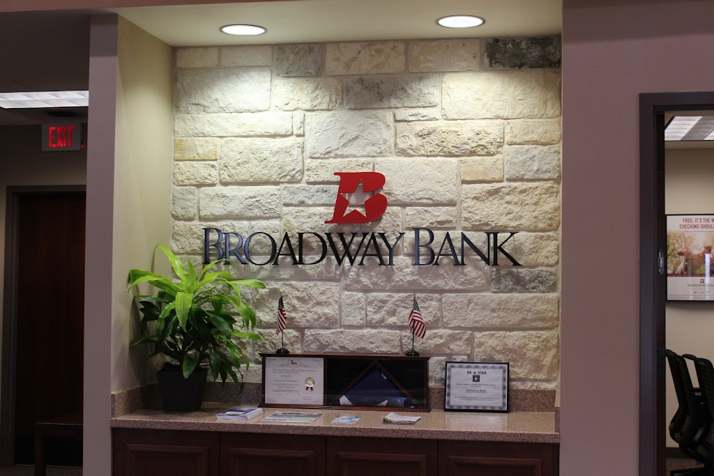 Broadway Bank - Dripping Springs Financial Center | 320 US-290, Dripping Springs, TX 78620, USA | Phone: (512) 858-1039