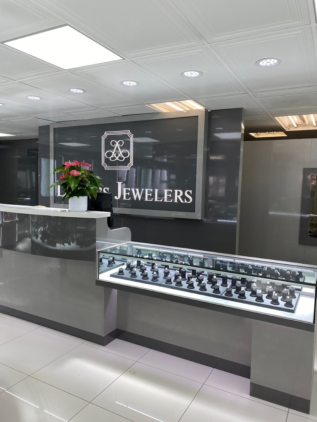 Lupitas Jewelers | 8624 Sierra Ave, Fontana, CA 92335, USA | Phone: (909) 789-7752