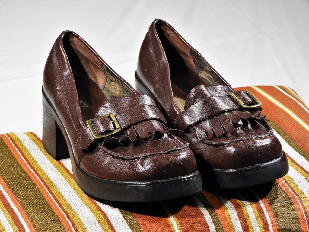 Vintage Threads Addict | 1720 Old Delaware Rd, Mt Vernon, OH 43050, USA | Phone: (740) 326-0420