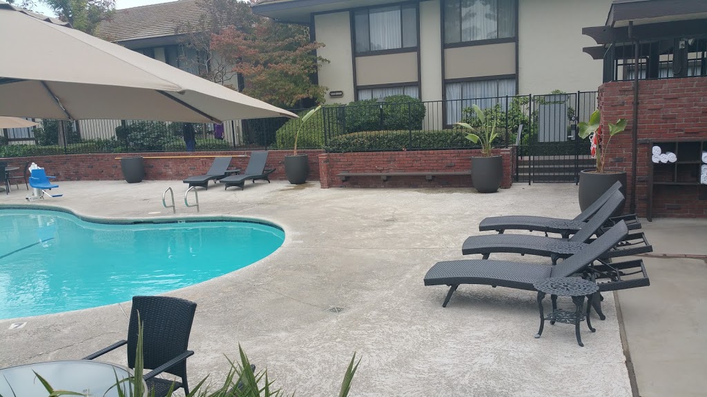 Hotel Piccadilly | 2305 W Shaw Ave, Fresno, CA 93711, USA | Phone: (559) 348-5520