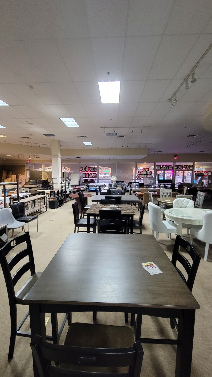 Furniture & Mattress World | 4020 E Thomas Rd, Phoenix, AZ 85018, USA | Phone: (602) 956-8888