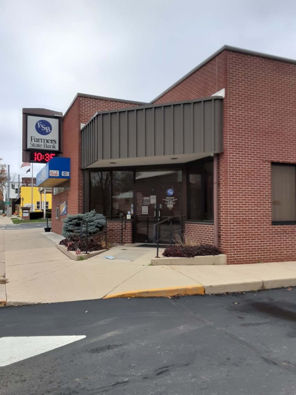 Farmers State Bank | 107 N Main St, Wolcottville, IN 46795, USA | Phone: (260) 854-2551