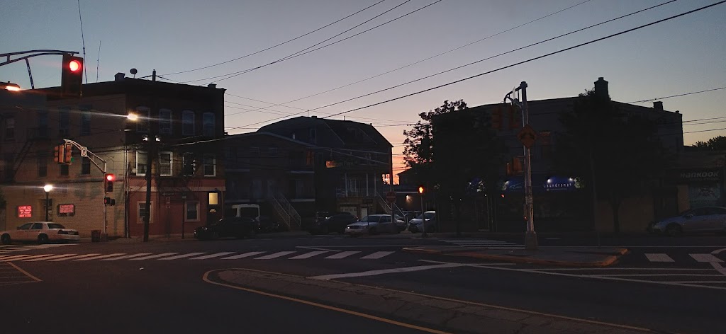 Humble family laundromat | 218 Paterson Plank Rd, Union City, NJ 07087, USA | Phone: (201) 751-5099