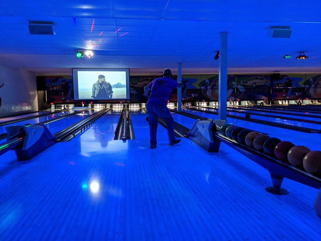 Retro Bowl | 906 Liberty Dr, Liberty, MO 64068, USA | Phone: (816) 781-1998