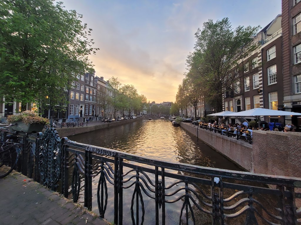 Le Pub | Leidseplein 2, 1017 PT Amsterdam, Netherlands | Phone: 020 620 9077