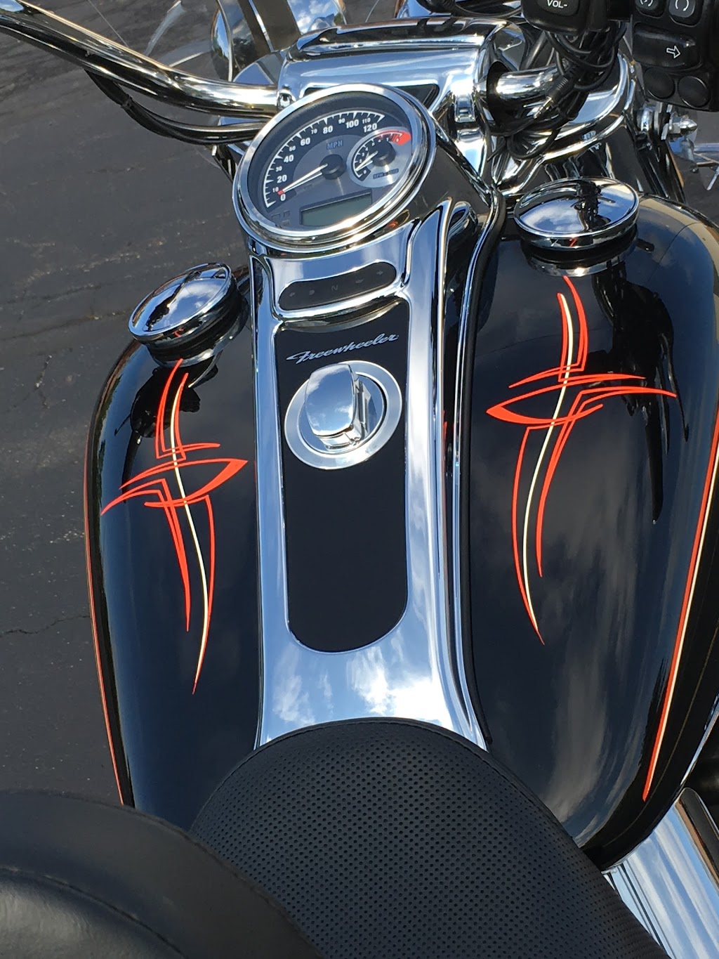 Doctor RU Pinstriping | 7121 Sunset Ct, White Lake, MI 48383, USA | Phone: (248) 217-0006