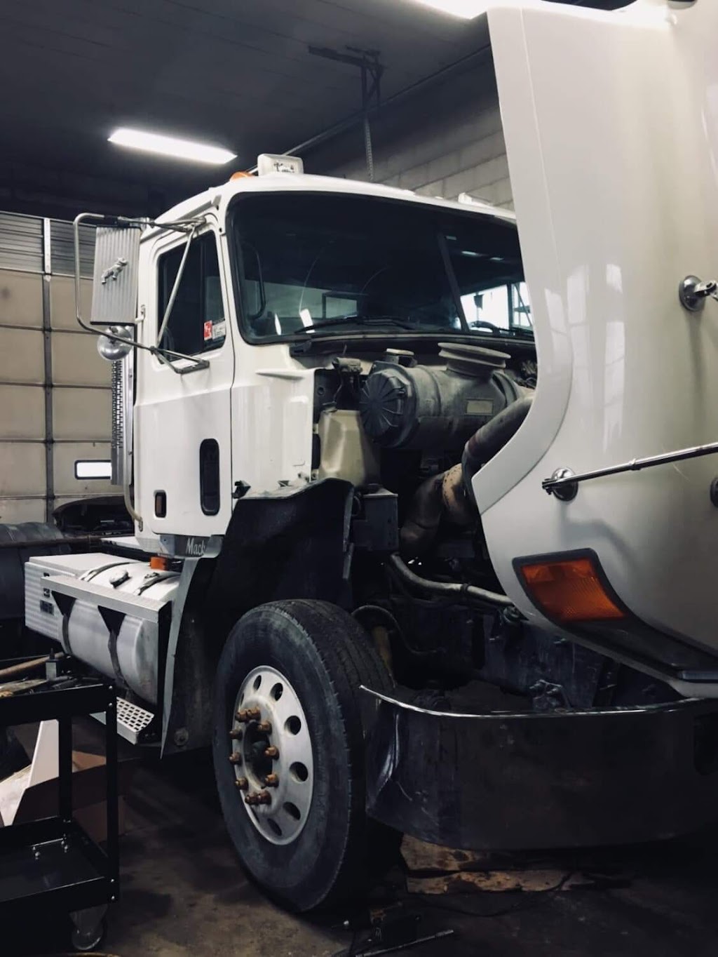 Perez Truck Repair | 1415 Laura Ln, Lake Bluff, IL 60044, USA | Phone: (224) 477-9227