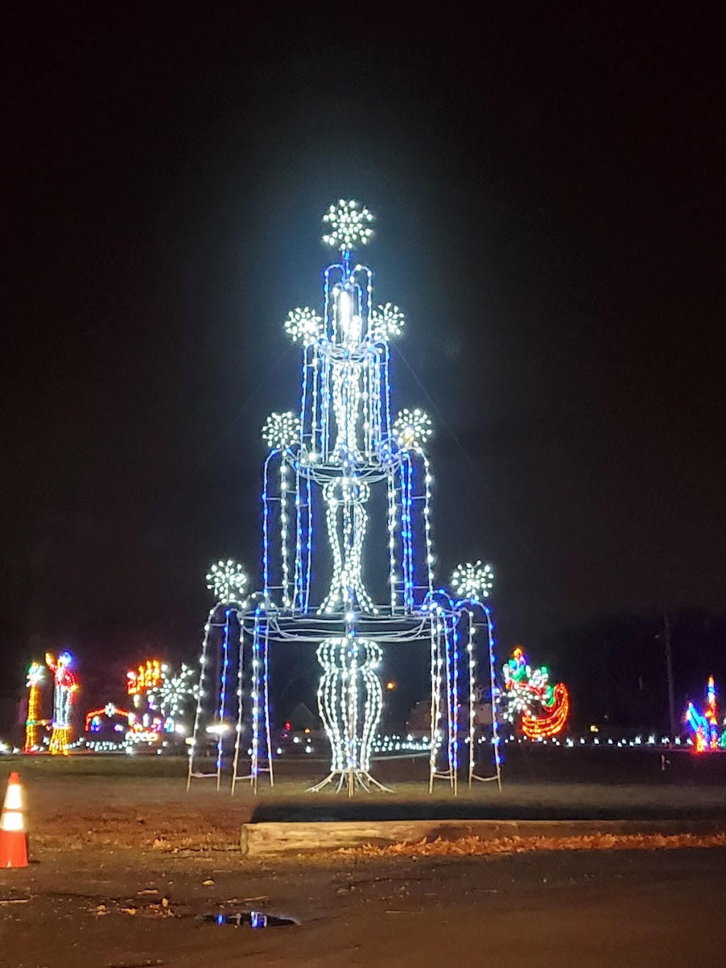 Marshfield Holiday Light Show | 33 S River St, Marshfield, MA 02050, USA | Phone: (781) 386-0611