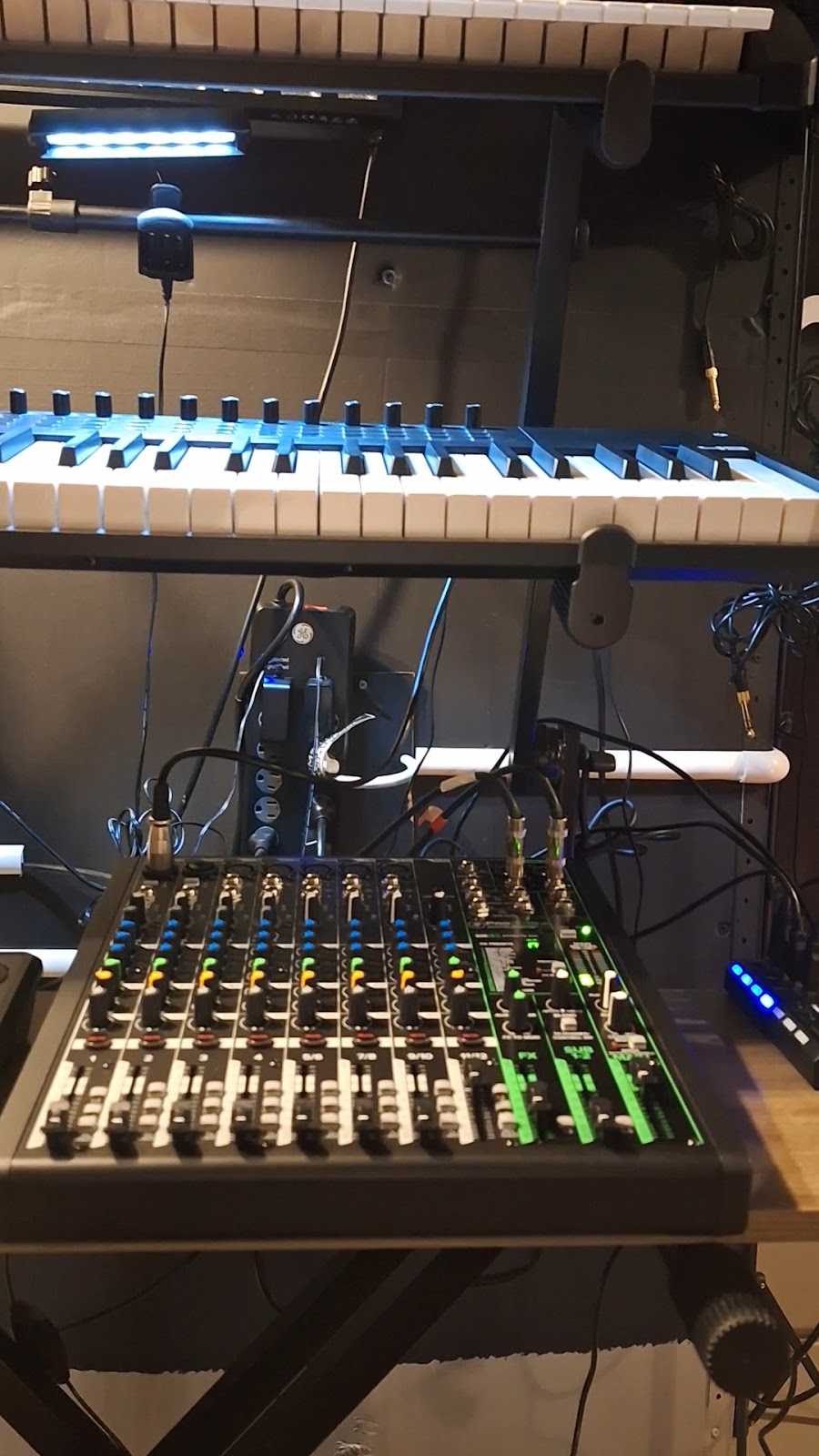 Stang Kelly Liquors | 712 W Jefferson St, Joliet, IL 60435, USA | Phone: (815) 723-1211