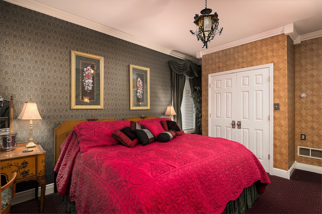 Montgomery Inn BnB | Montgomery Ave, Versailles, KY 40383, USA | Phone: (859) 251-4103