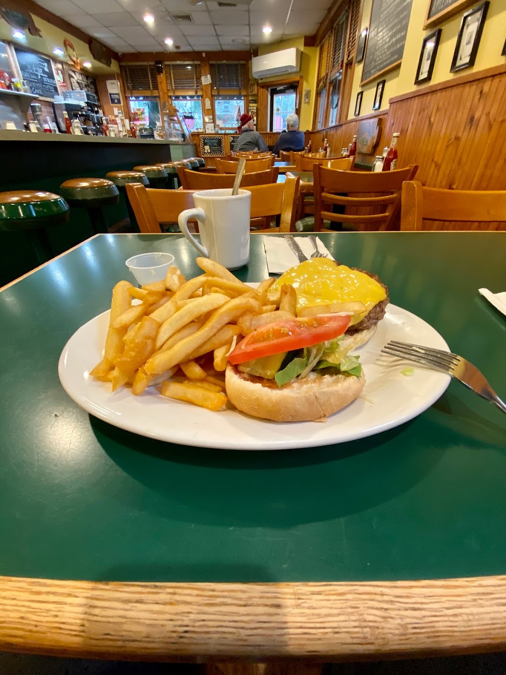 City Island Diner | 304 City Island Ave, Bronx, NY 10464, USA | Phone: (718) 885-0362