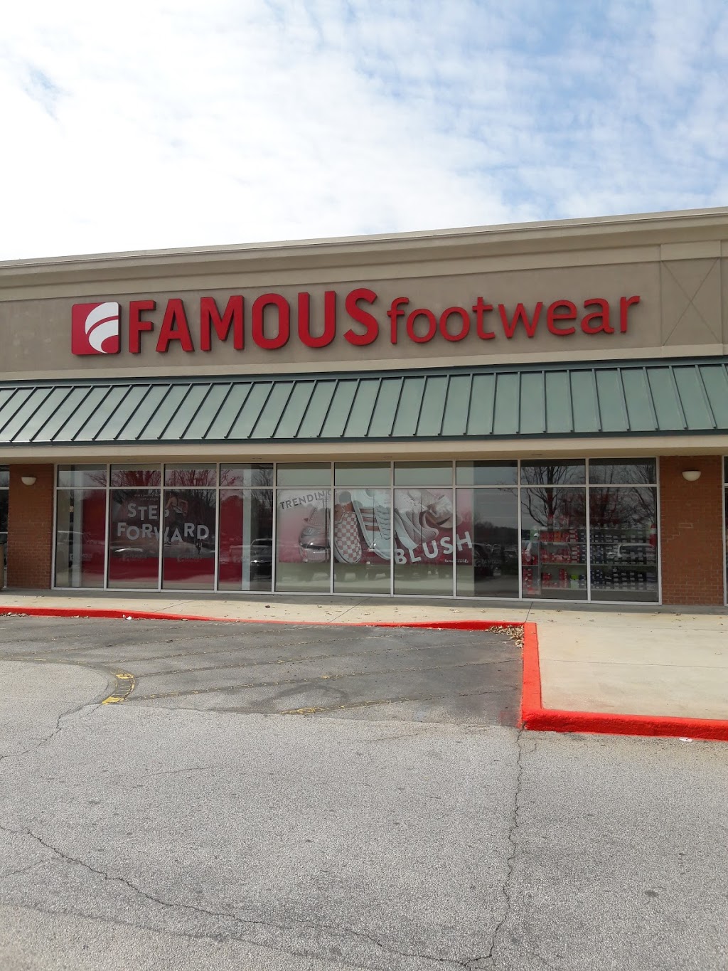 Famous Footwear | 113 Pavilion Pkwy, Fayetteville, GA 30214, USA | Phone: (678) 519-9915