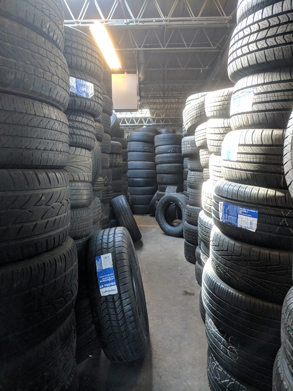 oakton tires shop | 616 Hartrey Ave, Evanston, IL 60202, USA | Phone: (847) 328-7351