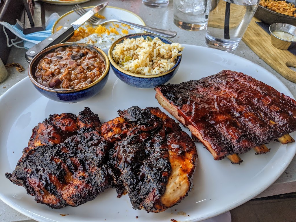 Guss BBQ | The Vineyards at 20179, Rinaldi St Suite 150, Northridge, CA 91326, USA | Phone: (818) 341-3000