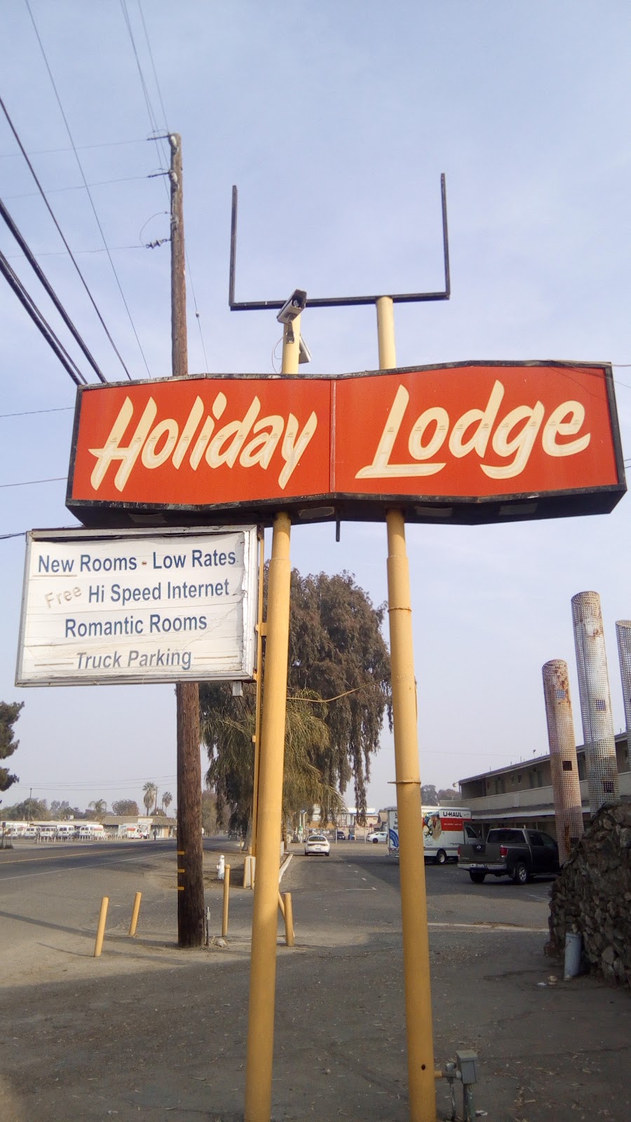 Holiday Lodge | 8749 Lacey Blvd, Hanford, CA 93230, USA | Phone: (559) 582-1006