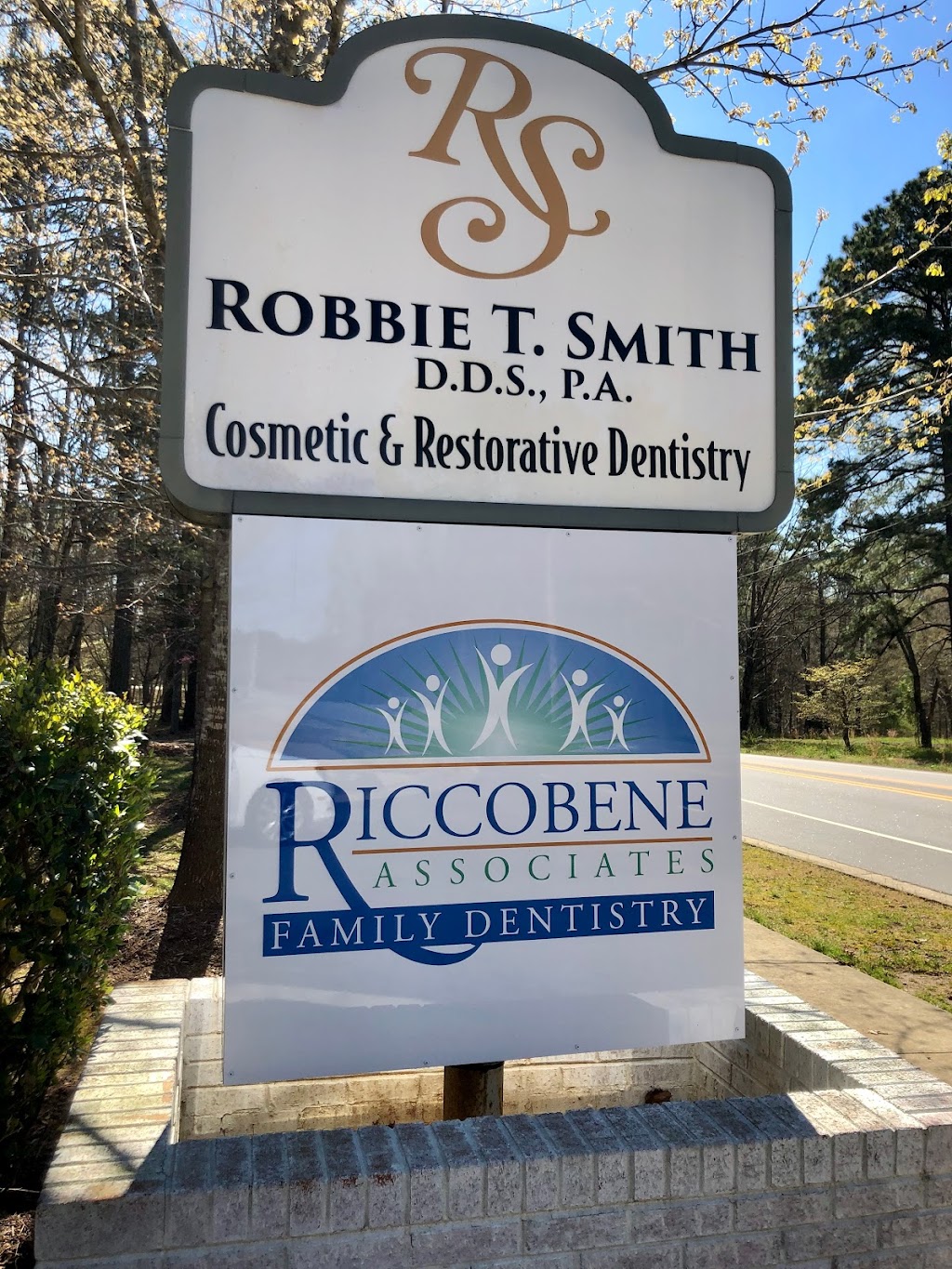 Robbie T. Smith DDS at Riccobene Associates Family Dentistry | 12244 Wake Union Church Rd, Wake Forest, NC 27587, USA | Phone: (919) 556-2997