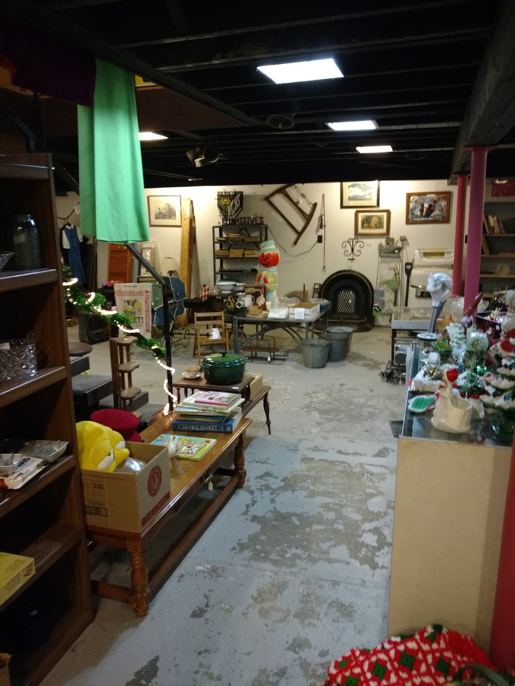 Rcs & Randys Antiques Co-Op | 212 Lake Shore Dr E, Dunkirk, NY 14048, USA | Phone: (716) 366-0933