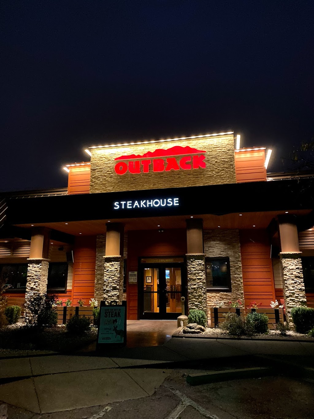 Outback Steakhouse | 6520 Signature Dr, Louisville, KY 40213, USA | Phone: (502) 964-8383