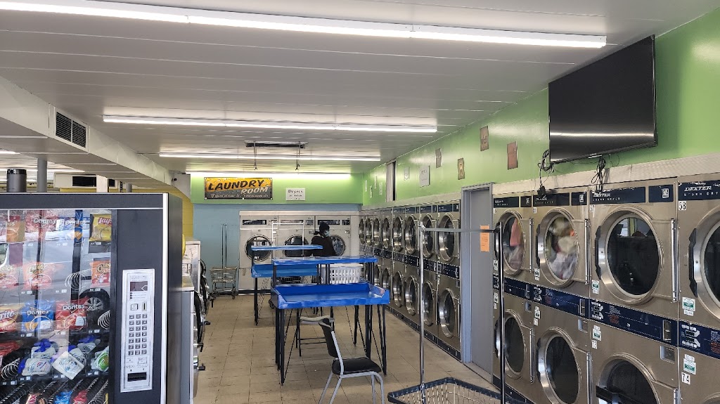 Woodmar Laundromat & drop off service | 6930 Indianapolis Blvd, Hammond, IN 46324, USA | Phone: (219) 844-9620