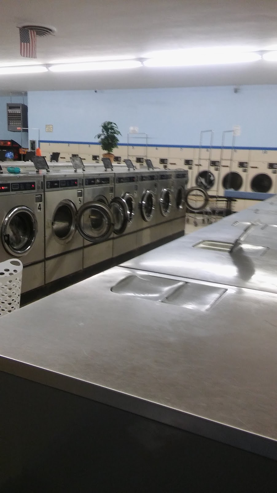 Central Coin Laundry Wonhos Laundry | 1036 Central Ave, Kansas City, KS 66102, USA | Phone: (913) 621-2224