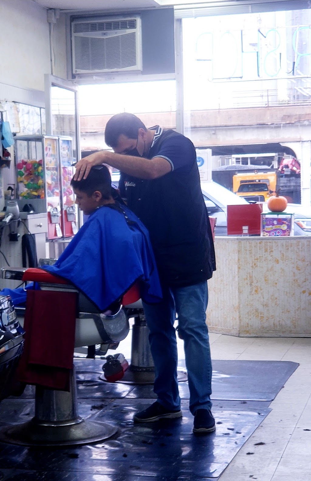 Sals Barber Shop | 124 Sunrise Hwy, Valley Stream, NY 11581 | Phone: (516) 561-9583