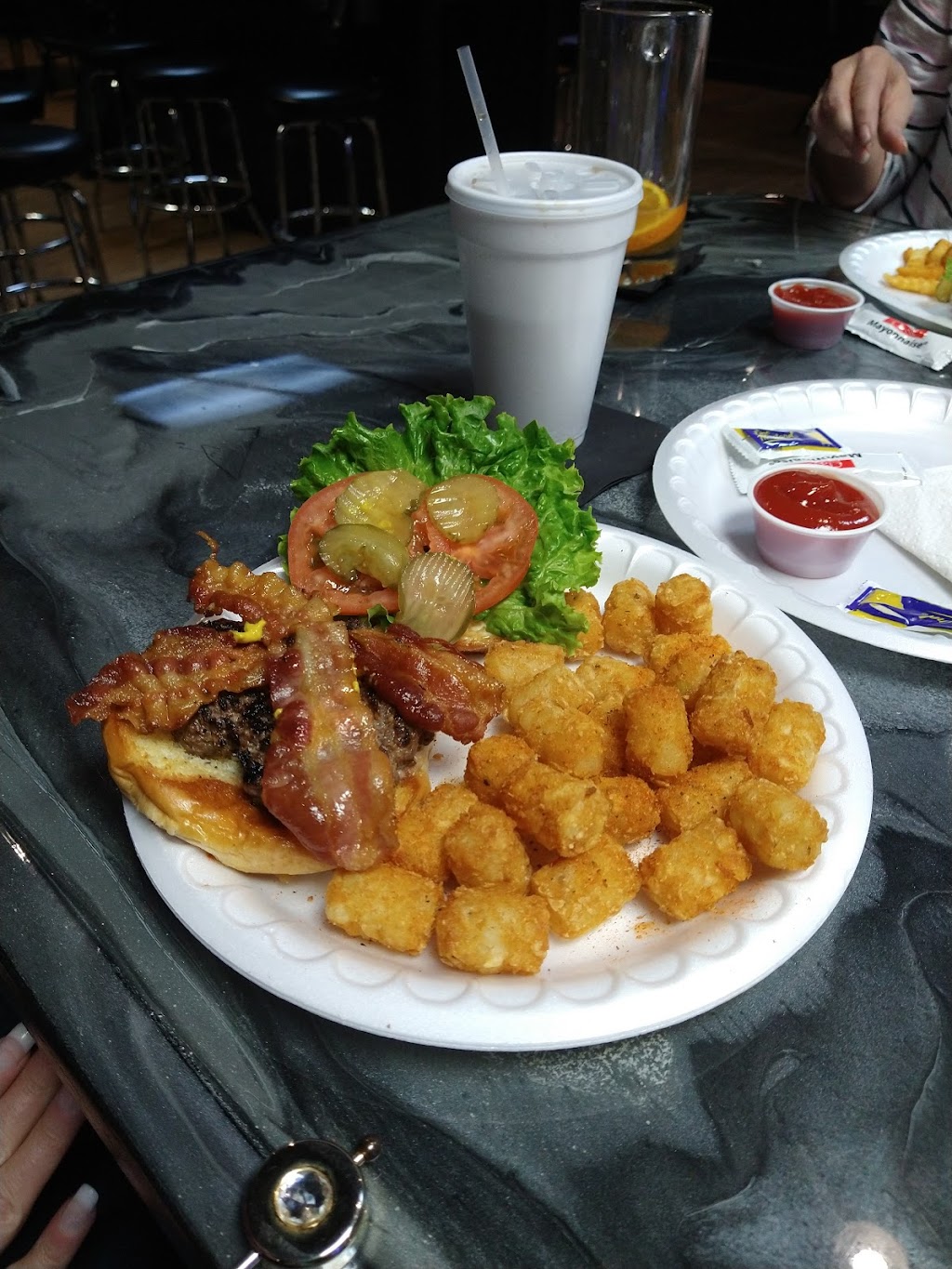 MG’s Prime Time Cafe | 7017 Global Dr, Louisville, KY 40258, USA | Phone: (502) 333-0719
